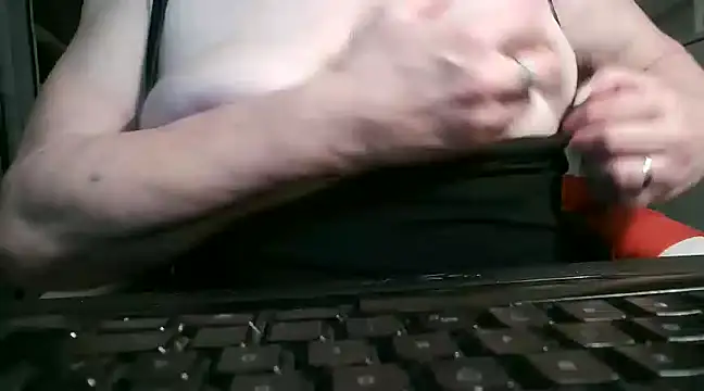 Snapshot of heidi60 chatting on February 14, 3:36 pm heidi60 online show from February 14, 3:36 pm