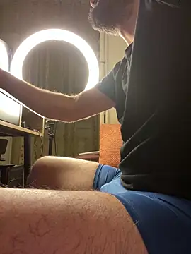 Snapshot of MarkReeds chatting on February 3, 3:59 pm MarkReeds online show from February 3, 3:59 pm