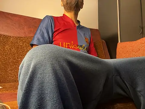 Snapshot of MarkReeds chatting on February 4, 9:28 am MarkReeds online show from February 4, 9:28 am