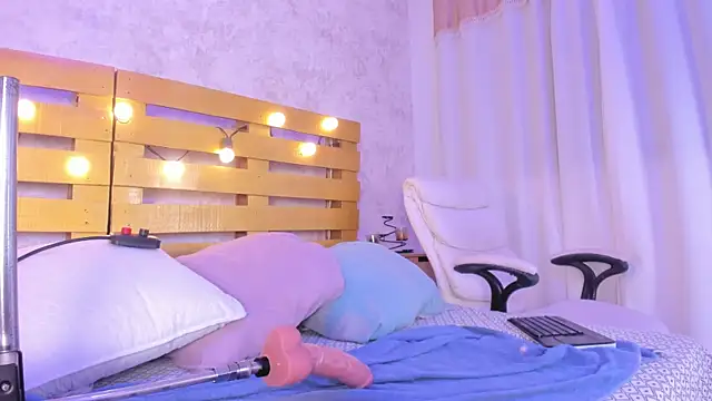 cristinapuerta  online show from December 18, 11:49 am