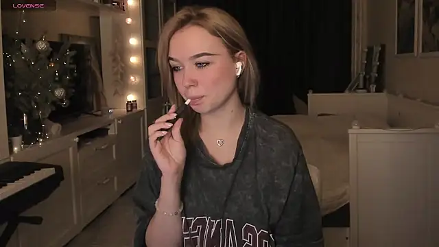 MaryDreaminess online show from January 5, 5:30 pm