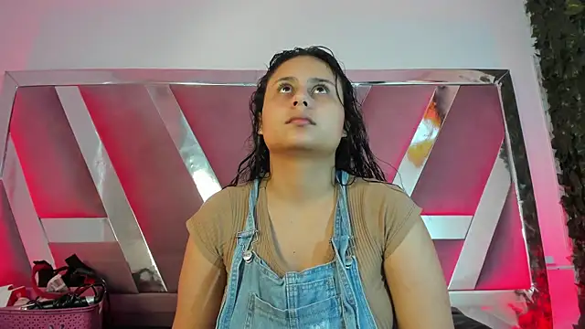 AbbyTaylorr online show from November 12, 9:14 pm