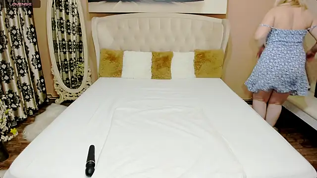 AnneRainn online show from March 29, 10:10 pm