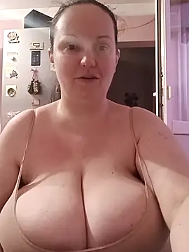 BustyLadyAlma online show from February 26, 6:34 am