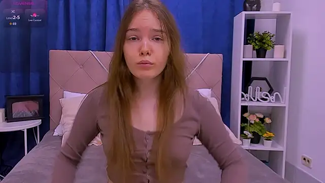 Janie JJ Curvie online show from February 4, 1:00 am