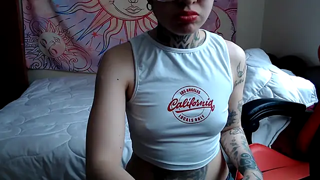 Snapshot of ArrangedFoot chatting on February 22, 9:02 pm ArrangedFoot online show from February 22, 9:02 pm