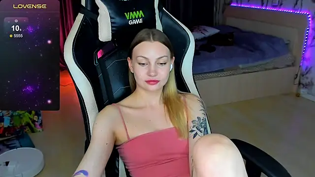 BiMolly online show from November 8, 8:07 pm