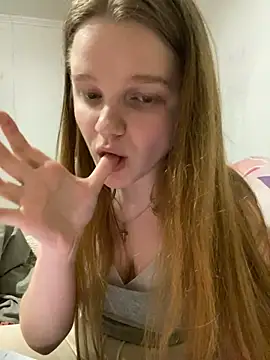 Snapshot of -MimmiLissa- chatting on December 10, 9:43 pm -MimmiLissa- online show from December 10, 9:43 pm