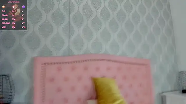 Snapshot of Princsgirl_ chatting on July 16, 7:20 pm Princsgirl online show from July 16, 7:20 pm
