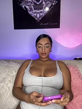 Snapshot of Shantal_Lovee chatting on January 19, 11:21 pm Shantal Lovee online show from January 19, 11:21 pm