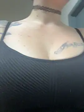 Snapshot of Babii_Nova chatting on April 28, 8:58 pm Babii Nova online show from April 28, 8:58 pm
