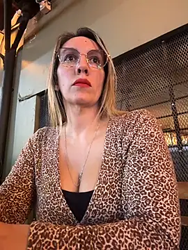 Snapshot of Gatitacarlita chatting on May 16, 10:30 pm Gatitacarlita online show from May 16, 10:30 pm