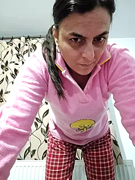 IsabelleCraft online show from February 7, 11:30 pm