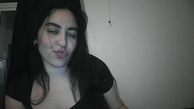 Snapshot of WetFlower69 chatting on June 17, 12:46 am WetFlower69 online show from June 17, 12:46 am