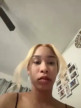 Snapshot of nikkiibabby chatting on December 27, 9:54 pm nikkiibabby online show from December 27, 9:54 pm