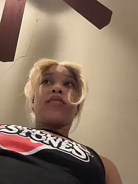 Snapshot of nikkiibabby chatting on February 17, 9:52 pm nikkiibabby online show from February 17, 9:52 pm