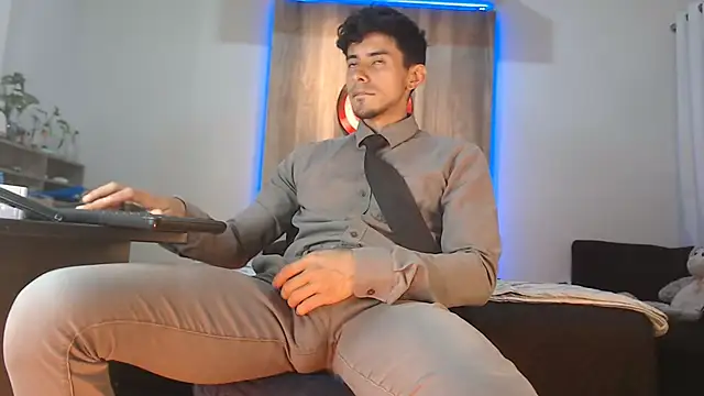 Andrew 4  online show from October 25, 4:31 am