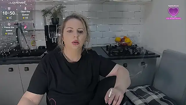 erikaerika online show from February 15, 4:36 pm