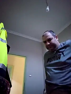 Andrew1900529 online show from December 17, 6:19 am