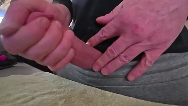 Snapshot of NylonHype chatting on March 1, 12:34 pm NylonHype online show from March 1, 12:34 pm