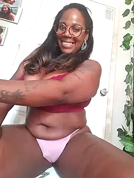 Snapshot of Adrilovechocolate chatting on December 11, 8:50 pm Adrilovechocolate online show from December 11, 8:50 pm