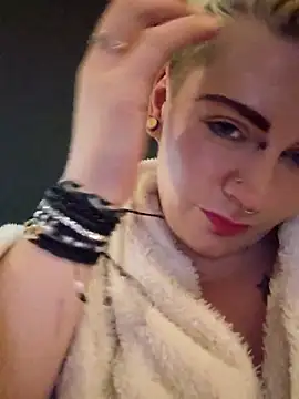 PinkTheHawk online show from November 18, 6:51 am