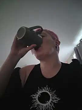 PinkTheHawk online show from May 30, 4:53 am