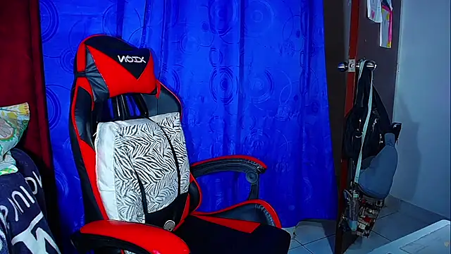 DanisaBrown online show from February 12, 1:50 pm