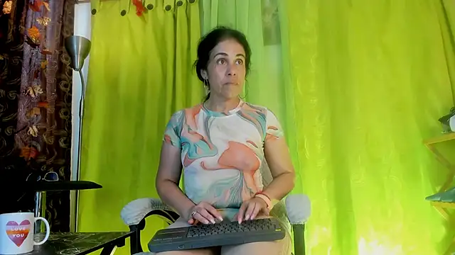 Snapshot of girasol_walton chatting on July 6, 2:14 pm girasol walton online show from July 6, 2:14 pm