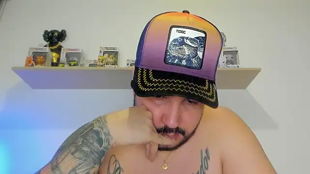 Snapshot of camilo_restrepo21 chatting on April 7, 12:00 am camilo restrepo21 online show from April 7, 12:00 am