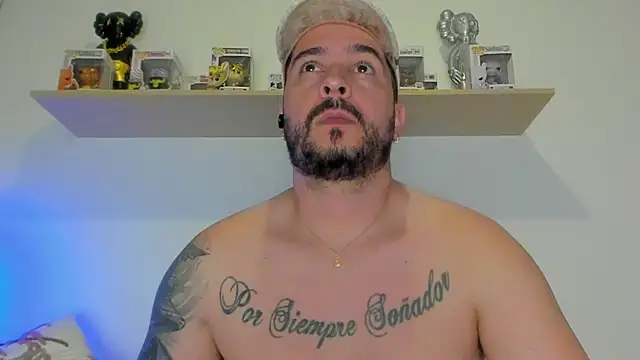 Snapshot of camilo_restrepo21 chatting on April 24, 12:02 am camilo restrepo21 online show from April 24, 12:02 am