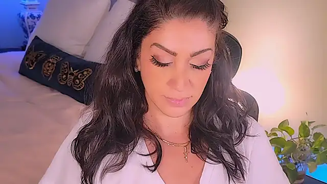 Wonderful Woman online show from October 25, 11:43 pm