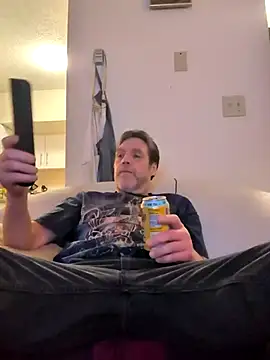 Snapshot of Smallpeniss69 chatting on February 26, 8:35 am Smallpeniss69 online show from February 26, 8:35 am