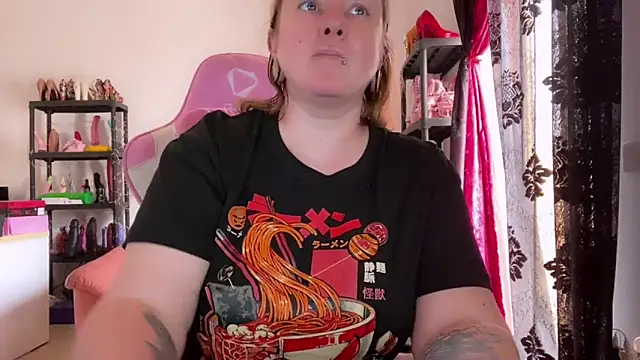 kisicaxx online show from May 6, 1:49 pm