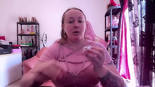 kisicaxx online show from May 26, 9:05 am