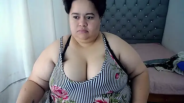 hotlesby4uxxx online show from December 14, 7:57 pm