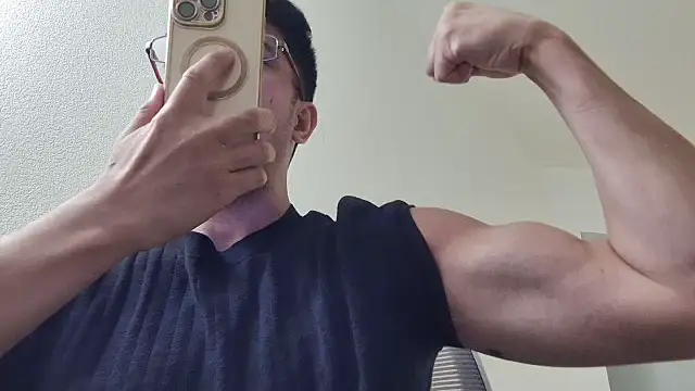Snapshot of SebastianReiss chatting on June 23, 6:11 am SebastianReiss online show from June 23, 6:11 am