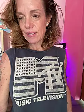 Snapshot of mommyselenafit_ chatting on April 16, 1:50 am mommyselenafit online show from April 16, 1:50 am