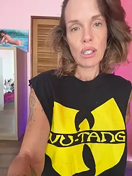 Snapshot of mommyselenafit_ chatting on April 18, 3:54 am mommyselenafit online show from April 18, 3:54 am