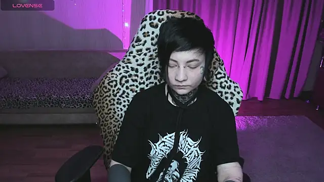 Snapshot of acid_trip1l chatting on February 11, 7:05 pm acid trip1l online show from February 11, 7:05 pm