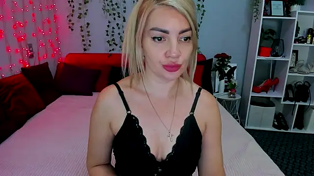 LunaBellucci online show from December 15, 9:13 am