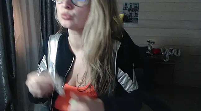 RubiLakros online show from February 28, 4:42 pm