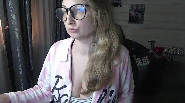 RubiLakros online show from March 5, 4:24 pm