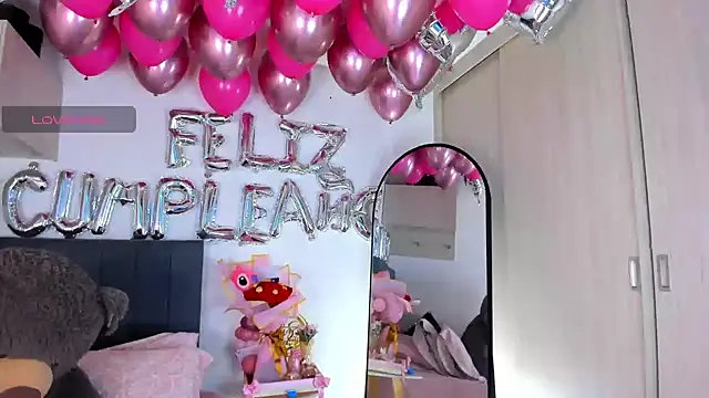 Snapshot of hollyprincess_2 chatting on May 31, 5:04 am hollyprincess 2 online show from May 31, 5:04 am