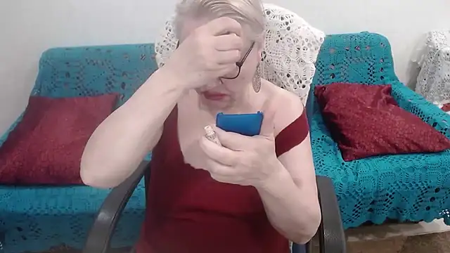 Snapshot of xHoneyLadyx chatting on July 3, 8:32 am xHoneyLadyx online show from July 3, 8:32 am