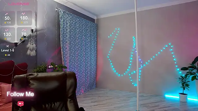 AngelaWhiti online show from March 10, 6:23 pm