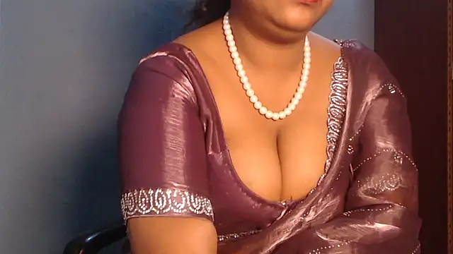 Snapshot of naughtyboobs38dd chatting on February 25, 11:30 am naughtyboobs38dd online show from February 25, 11:30 am