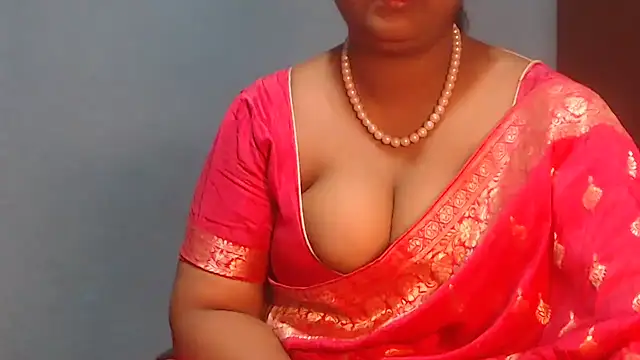 Snapshot of naughtyboobs38dd chatting on April 13, 5:57 am naughtyboobs38dd online show from April 13, 5:57 am