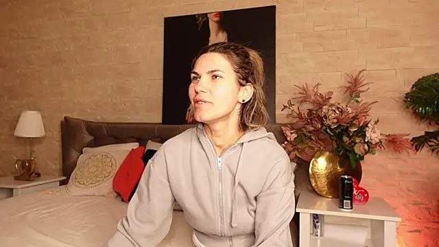 Snapshot of FeliciaKrige chatting on May 3, 7:53 pm FeliciaKrige online show from May 3, 7:53 pm
