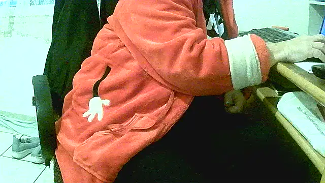 Snapshot of douceur63 chatting on December 21, 11:44 am douceur63 online show from December 21, 11:44 am